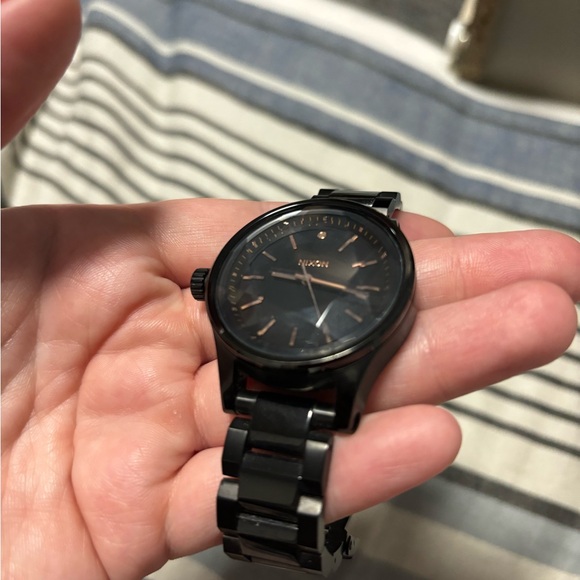 Nixon A Cut Above Facet 38 women’s watch - Picture 5 of 5